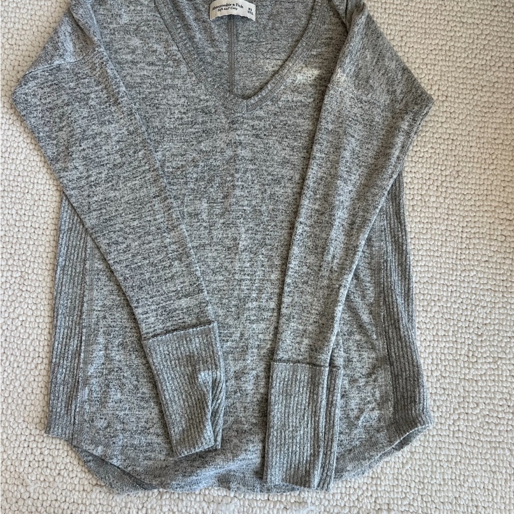 Abercrombie & Fitch Heather Gray V-Neck Sweater